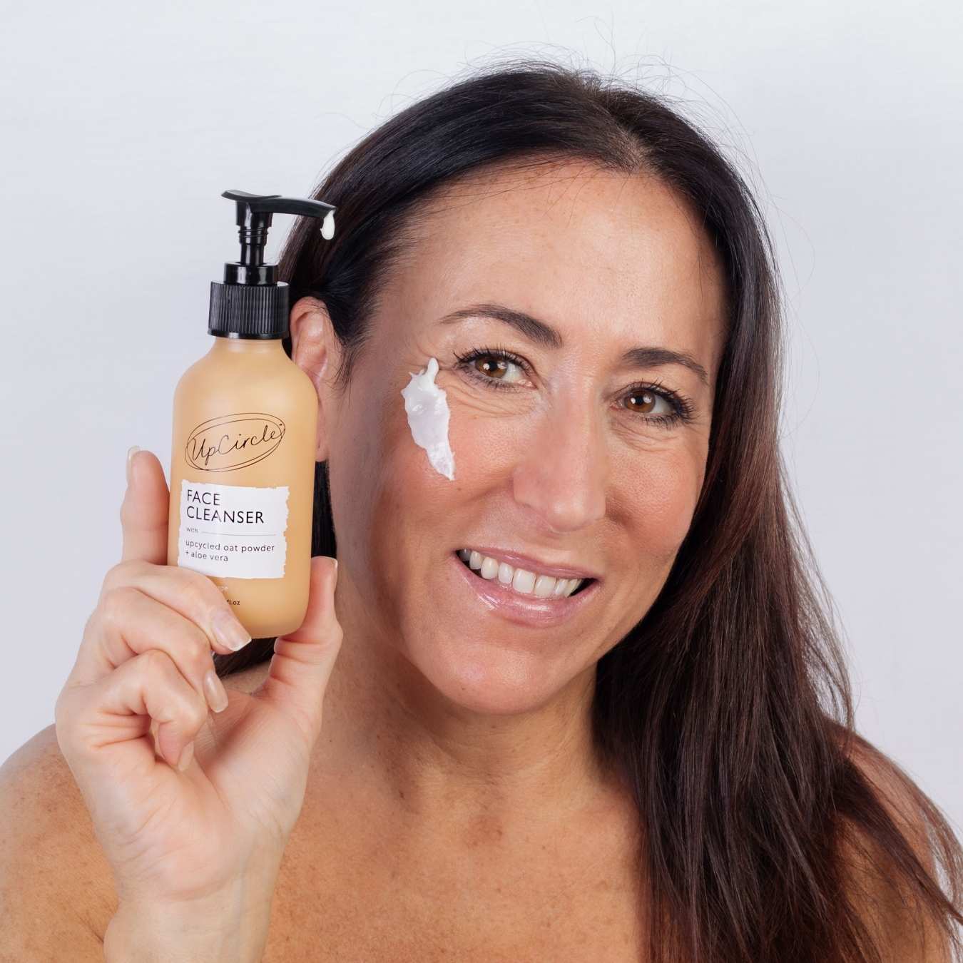 UpCircle Cleansing Face Milk with Oat Powder + Aloe Vera - Image 7