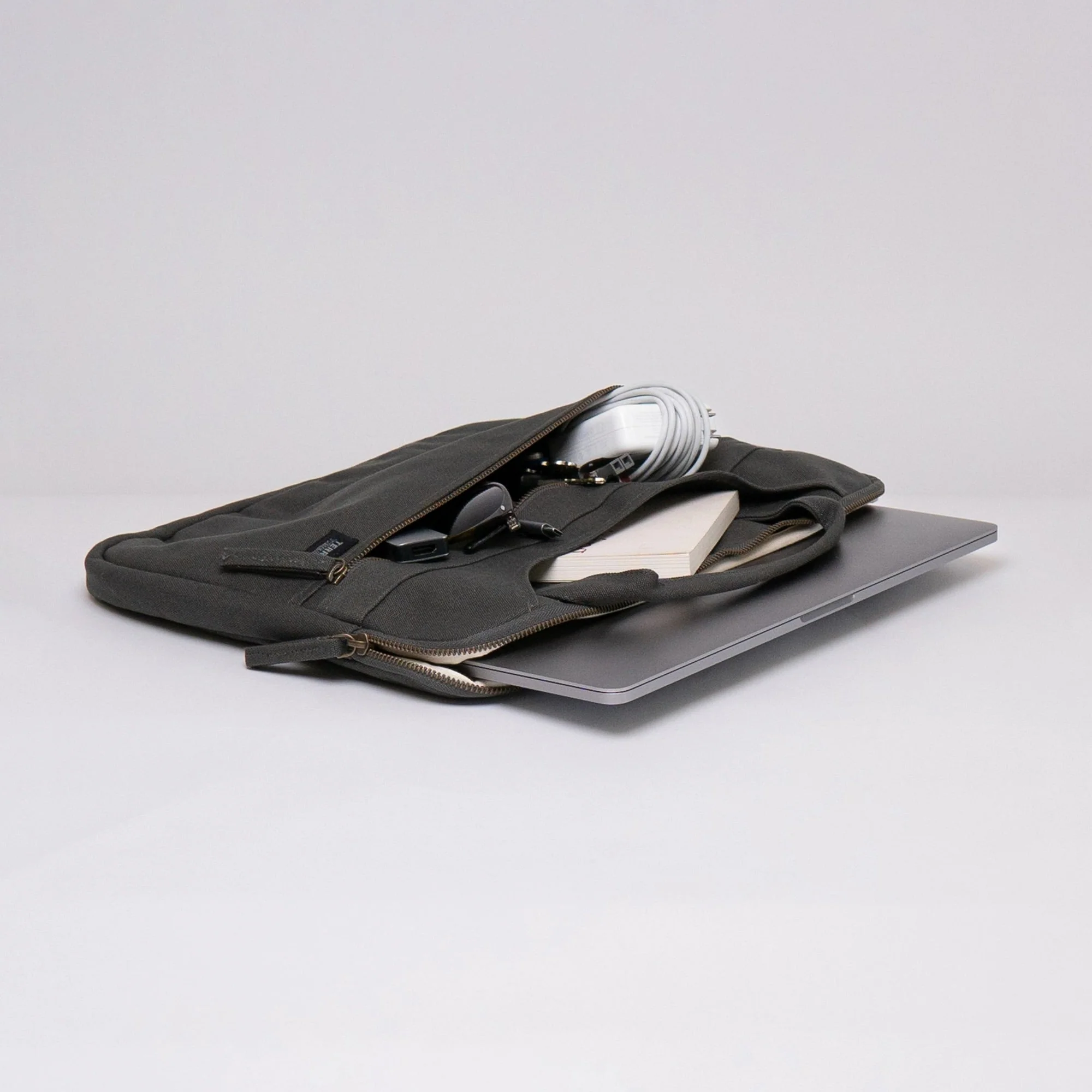Terra Thread® Hasta Laptop Sleeve with handles - Image 7
