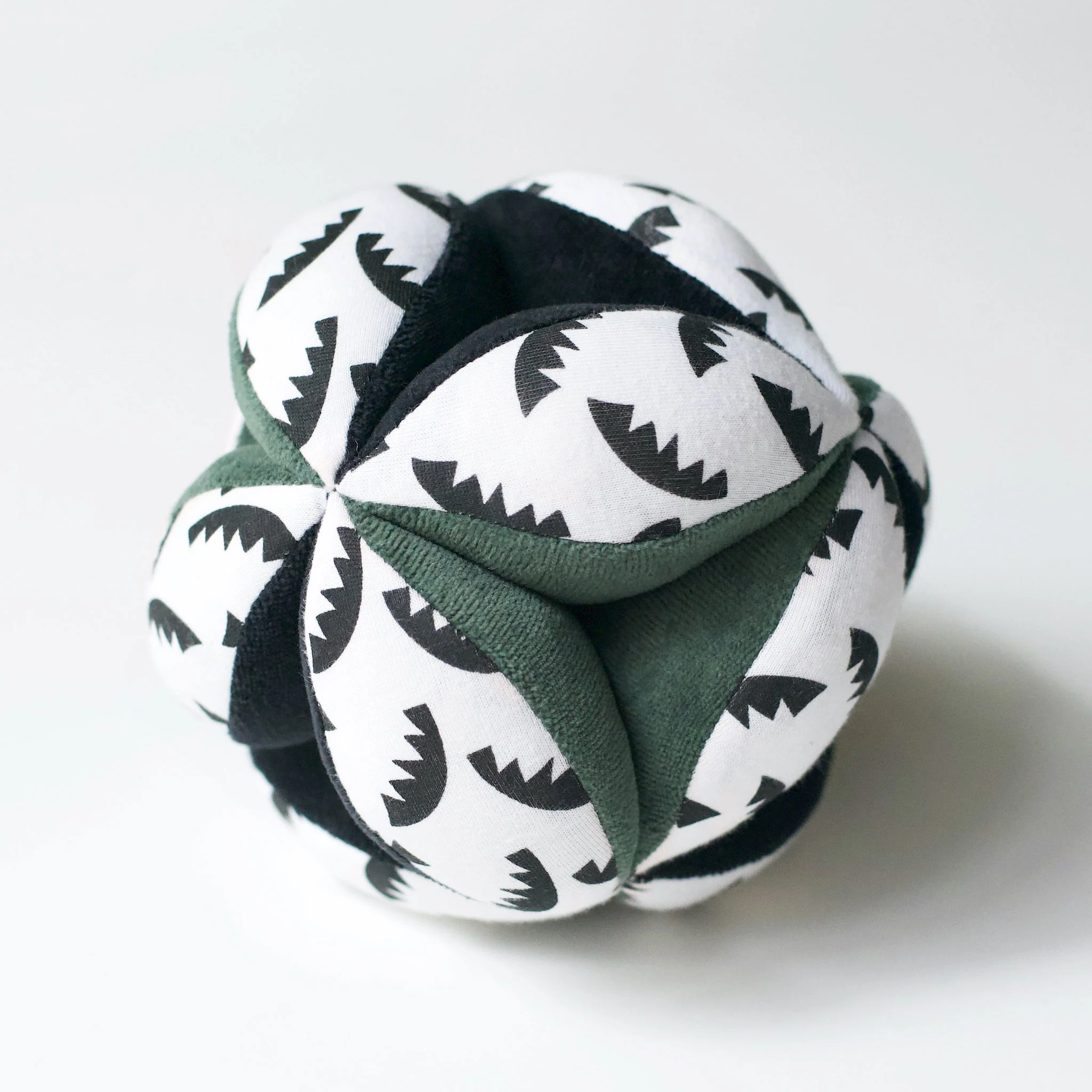Wee Gallery Jungle Leaves Clutch and Taggy Ball Bundle - Image 2
