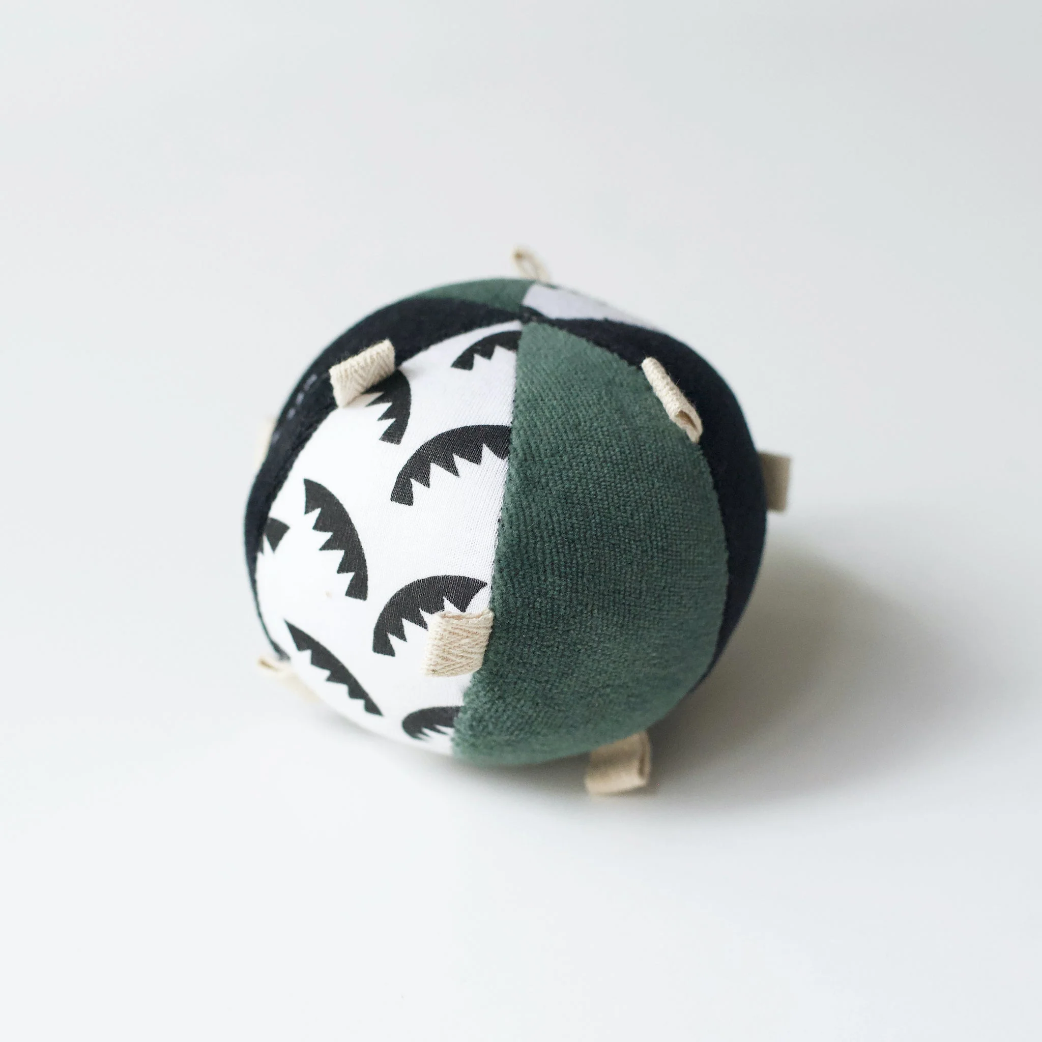 Wee Gallery Jungle Leaves Clutch and Taggy Ball Bundle - Image 3