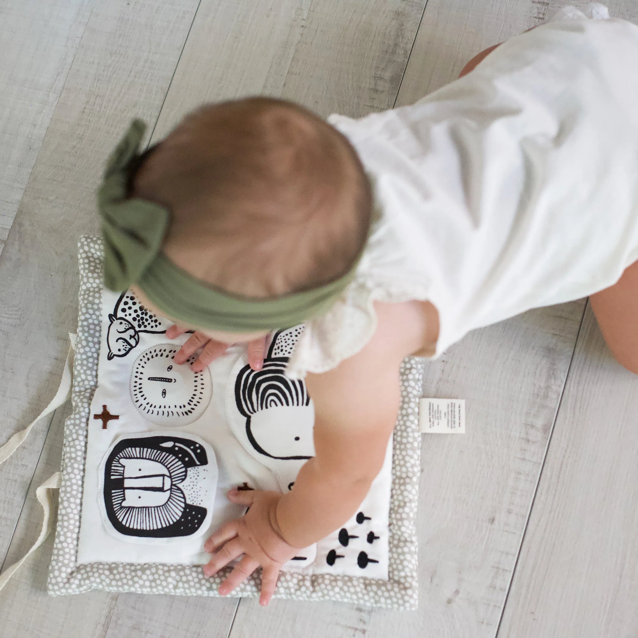 Wee Gallery Organic Activity Pad - Safari - Image 5