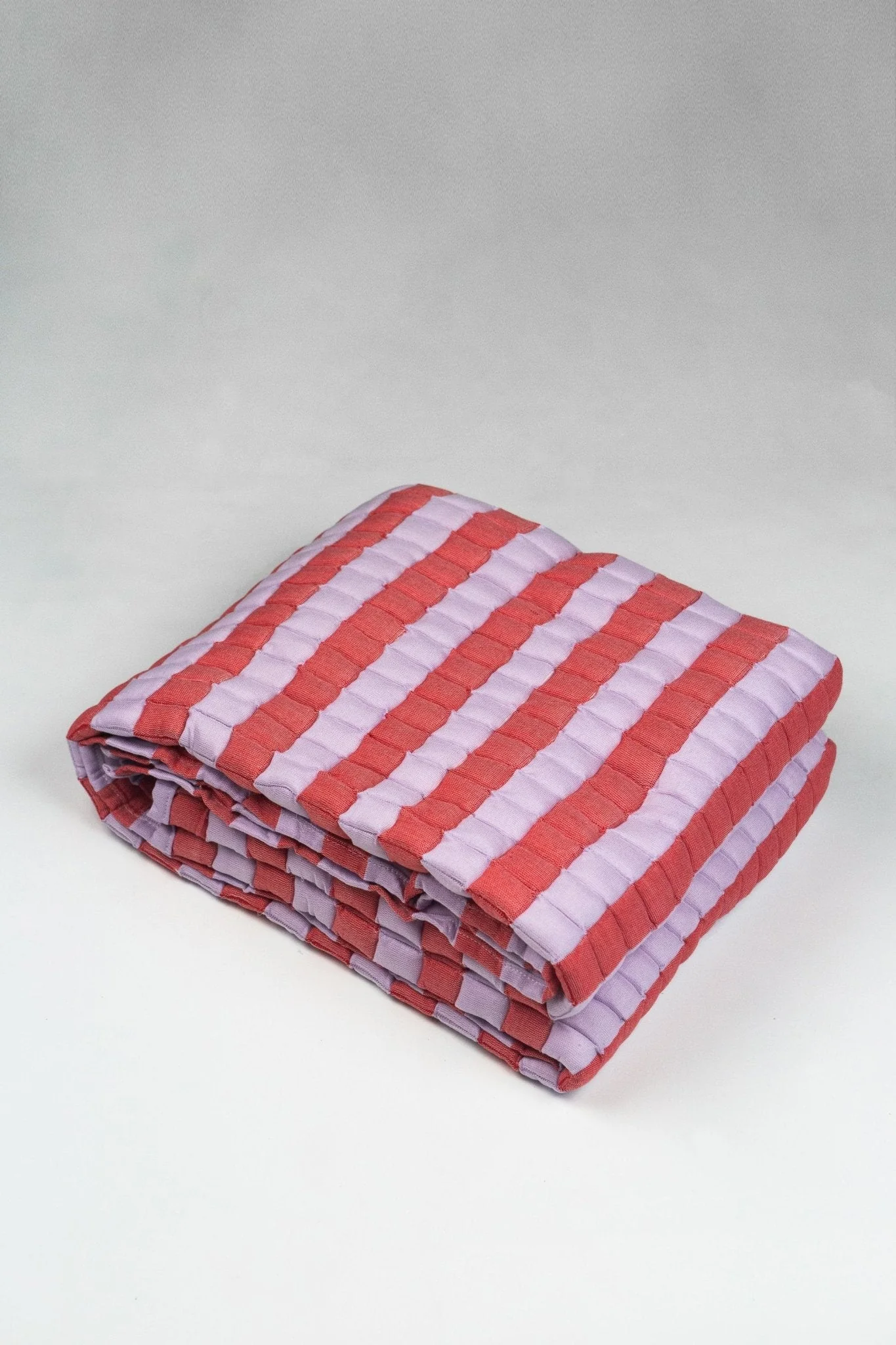 Archive New York Quilted Sujani Throw Blanket - Soft Lilac and Red - Image 4