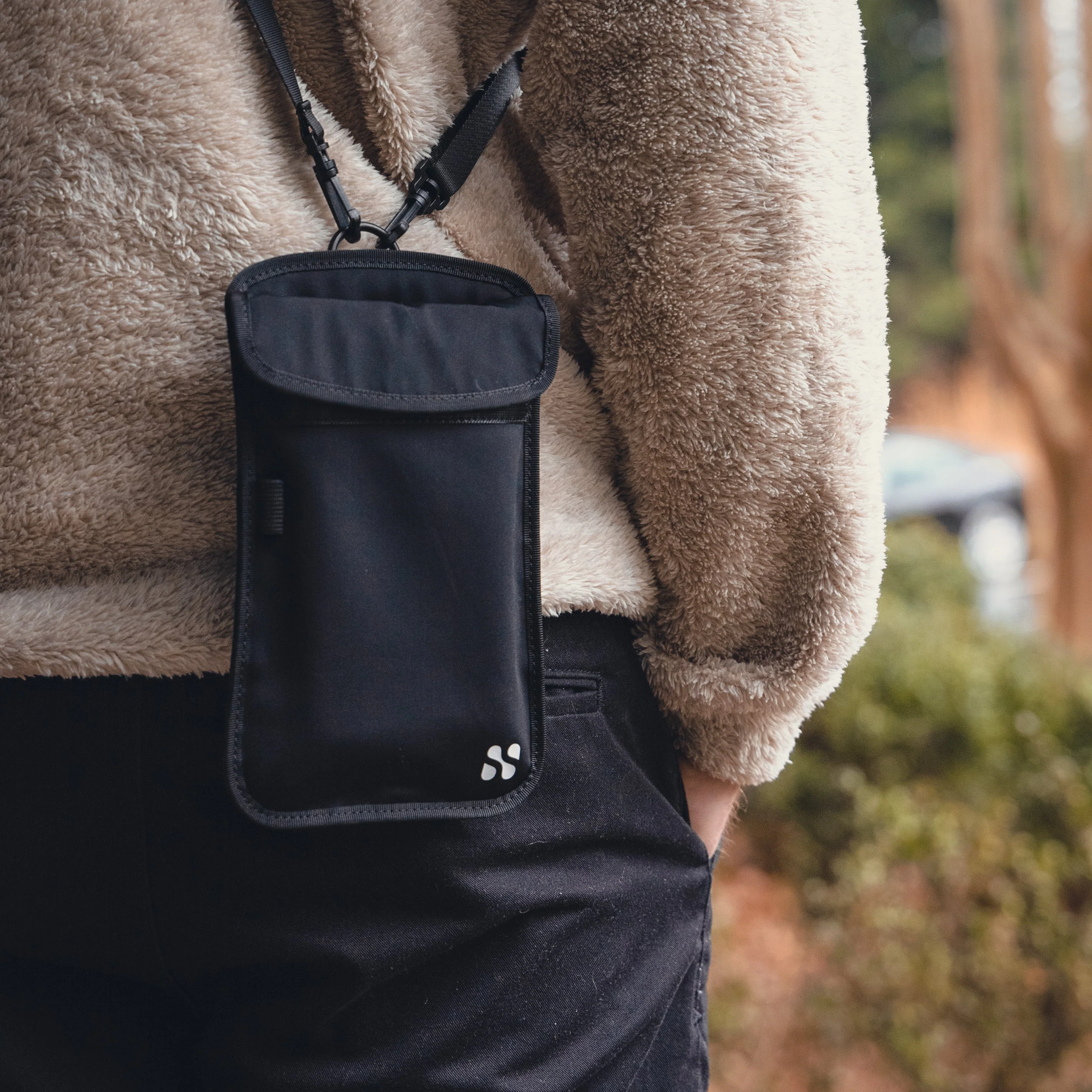 SafeSleeve Security & Privacy Pouch for Cell Phone - Image 3