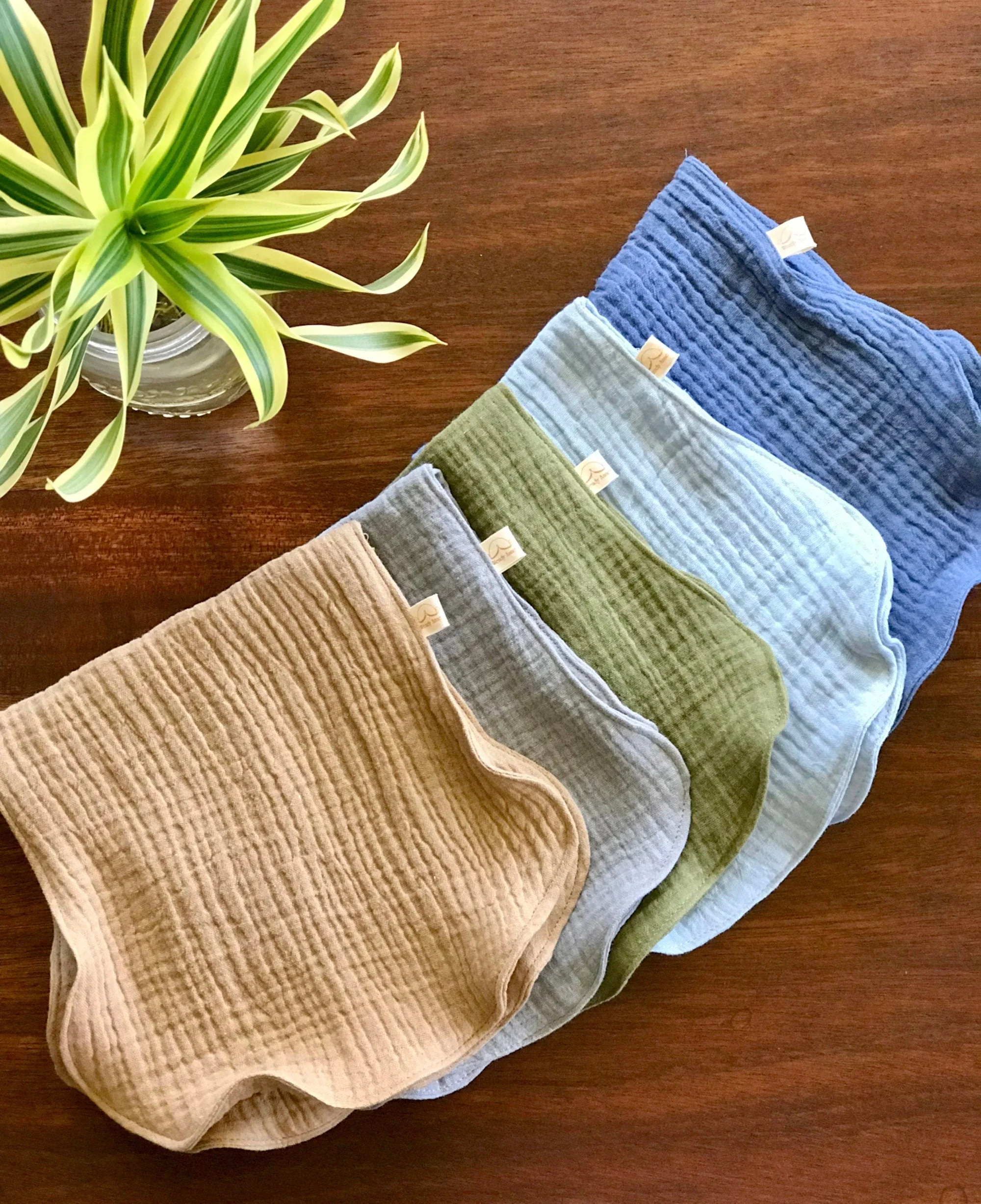 Wendy Anne Set of 5 - Boy Burp Cloths in Organic Cotton Double Gauze