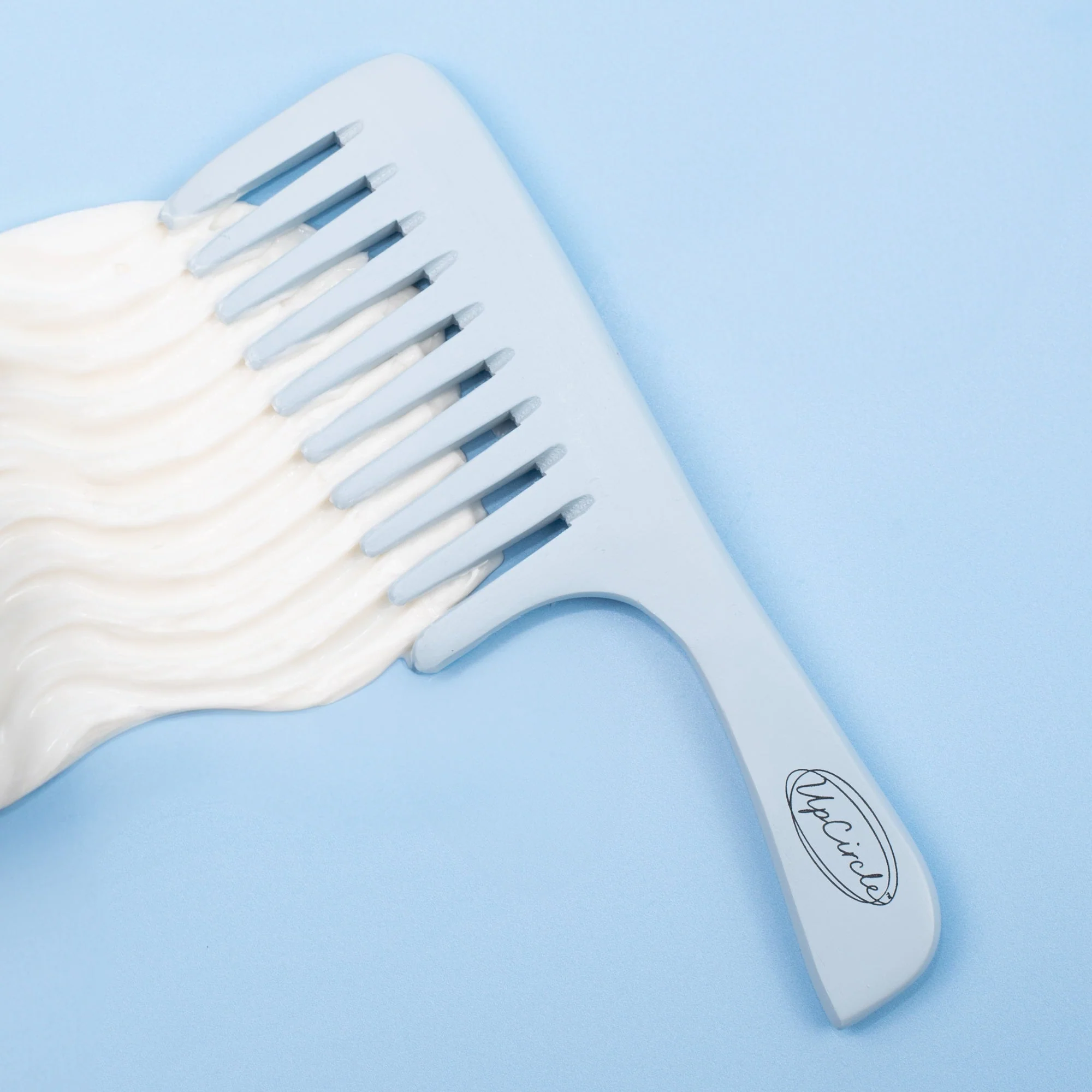 UpCircle The Haircare Duo + Bamboo Wide Tooth Comb - Image 7