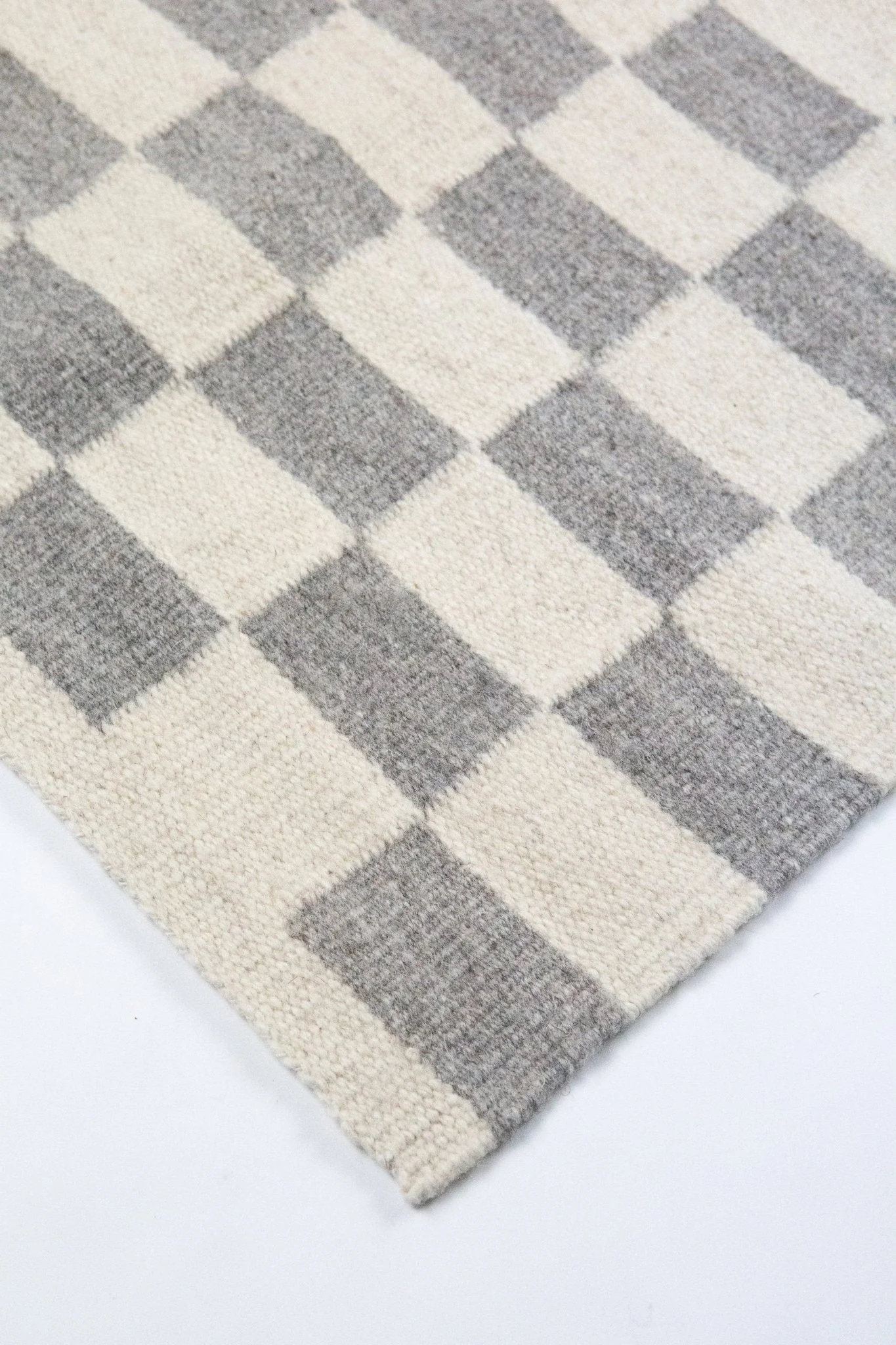 Archive New York Zapotec Checkered Rug in Grey & Ivory - Image 3